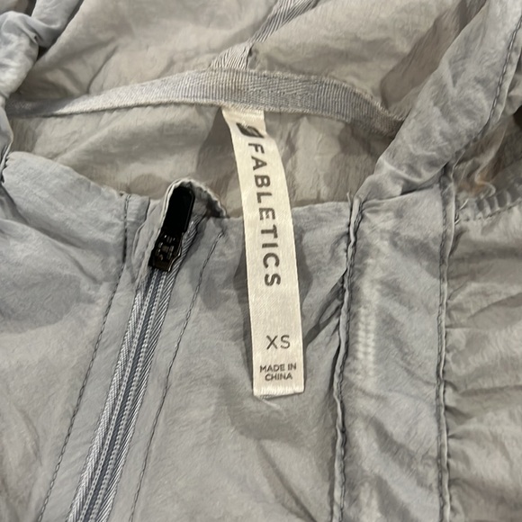 Fabletics windbreaker - Picture 2 of 8